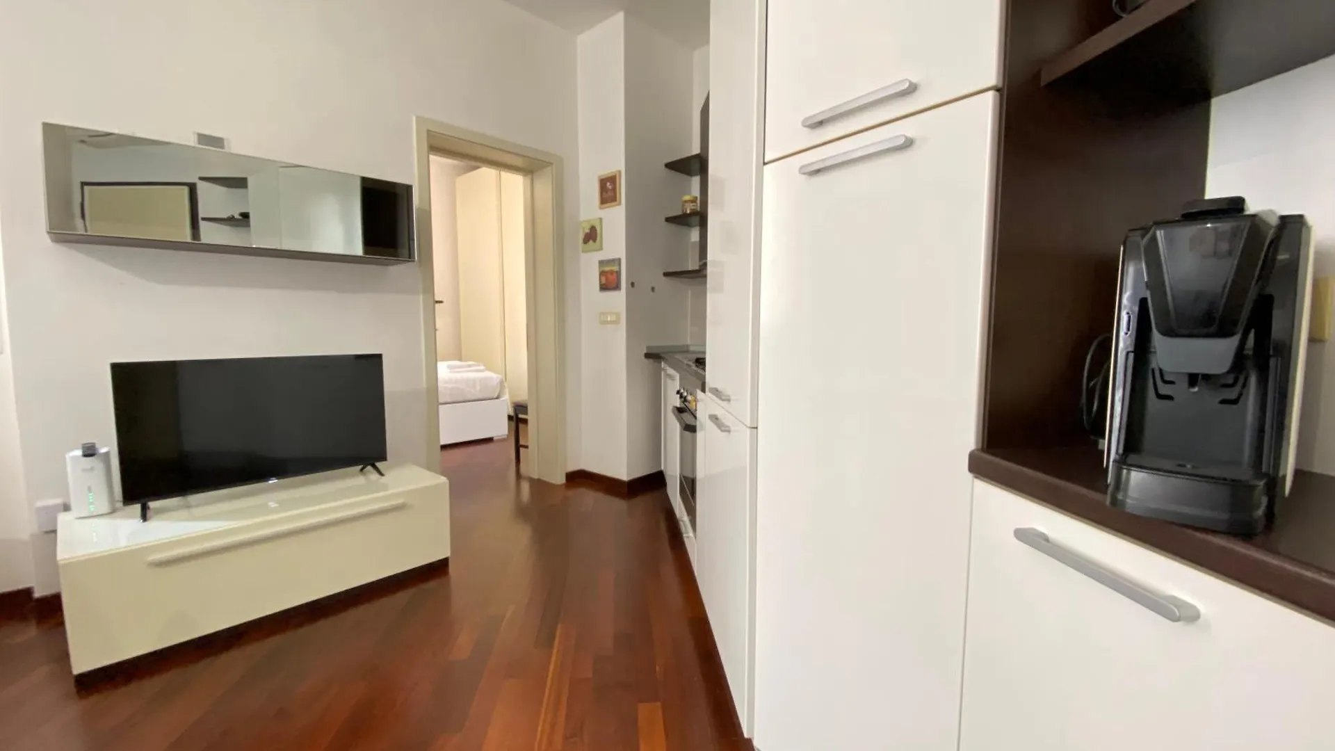 Apartment Avantgard Rooms Western Station Bologna Italy